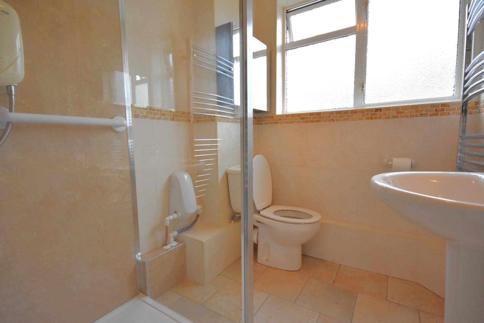 15 Albany Court, Beach Road, Penarth, CF64 1JU